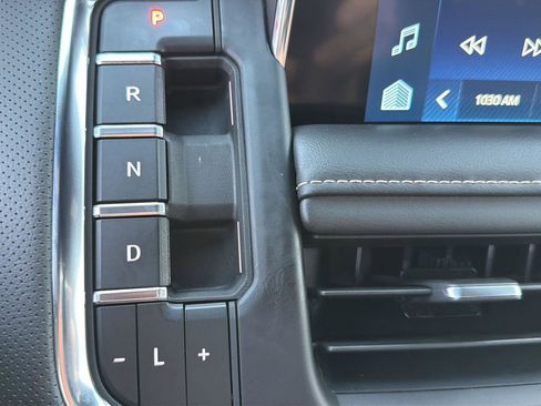 Used 2023 Chevrolet Suburban Premier image 15