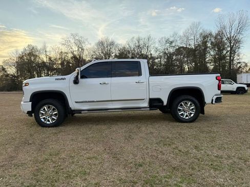 Used 2024 Chevrolet Silverado 3500 High Country image 2