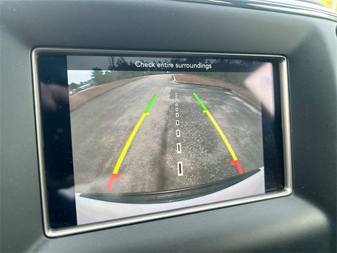 Used 2021 Jeep Grand Cherokee Laredo image 21