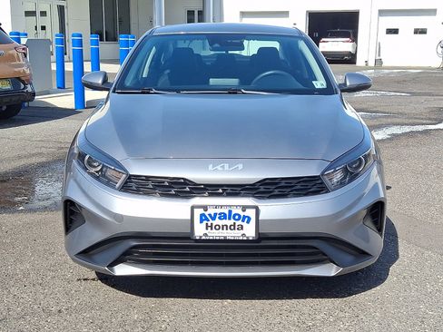 Used 2023 Kia Forte LXS w/ LXS Technology Package image 3