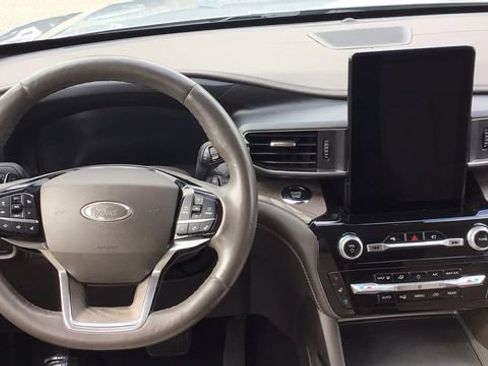 Certified 2021 Ford Explorer Platinum w/ Equipment Group 601A image 15