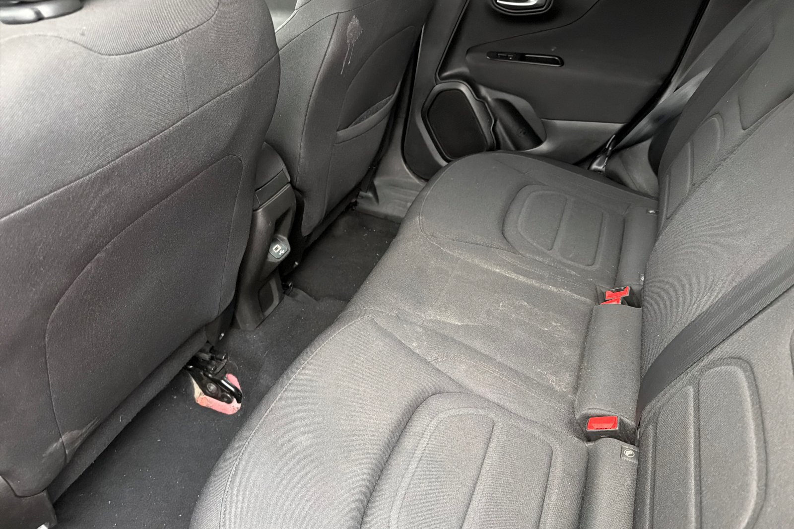Used 2021 Jeep Renegade Latitude FWD image 16