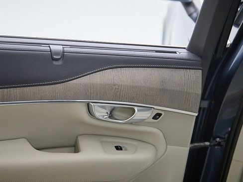 Certified 2023 Volvo XC90 B6 Ultimate w/ Protection Package Premier AWD/4WD image 19