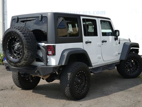 Used 2015 Jeep Wrangler Unlimited Rubicon w/ Connectivity Group AWD/4WD image 3