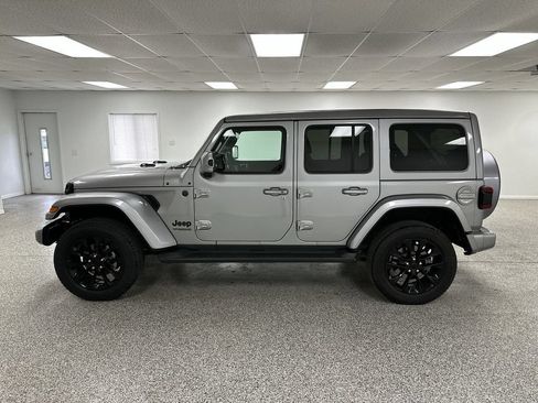 Used 2021 Jeep Wrangler Unlimited Sahara AWD/4WD image 5