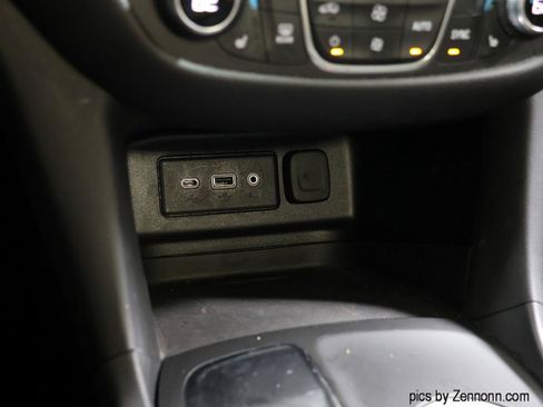 Used 2019 Chevrolet Equinox LT FWD image 23