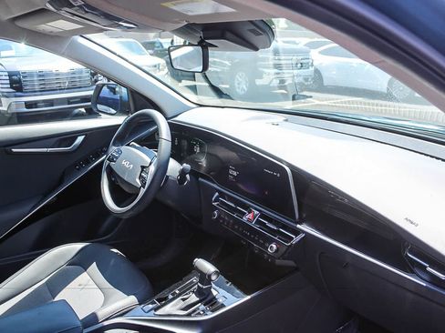 Used 2025 Kia Niro EX FWD image 21