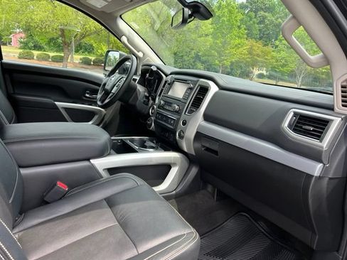 Used 2018 Nissan Titan PRO-4X AWD/4WD image 21