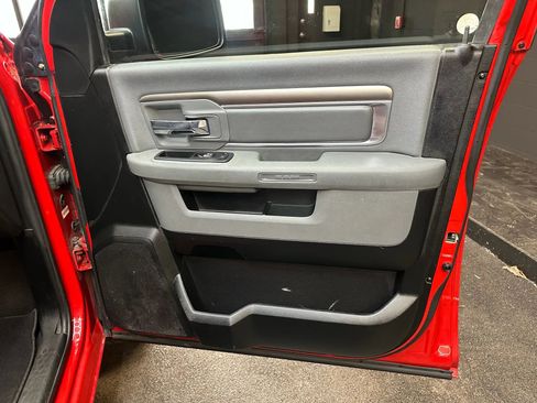 Used 2018 RAM 1500 Classic SLT image 29