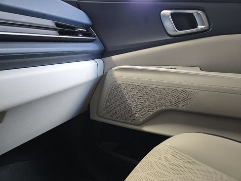 Certified 2025 Kia Carnival EX FWD image 21