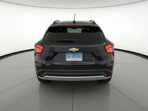 Used 2025 Chevrolet Trax LT w/ LT Convenience Package image 7