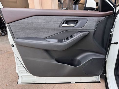 Used 2023 Nissan Rogue SV image 21