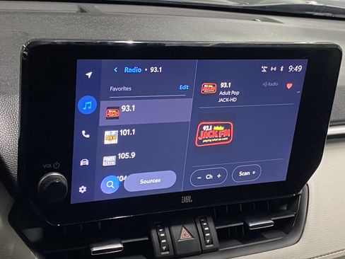 Used 2023 Toyota RAV4 XLE Premium image 4