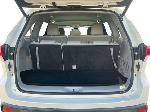 Used 2019 Toyota Highlander Plus FWD image 24
