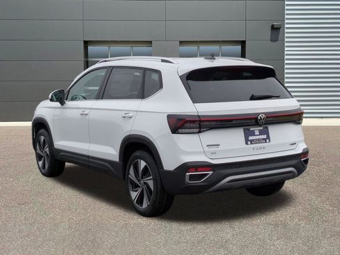 New 2026 Volkswagen Taos SE image 5