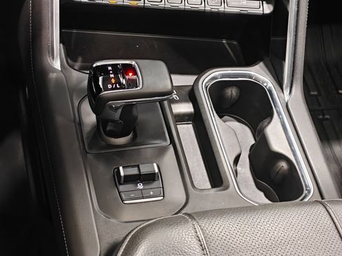 Used 2023 GMC Sierra 1500 Denali w/ Technology Package AWD/4WD image 9