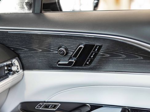 Used 2024 Cadillac Lyriq Sport image 33