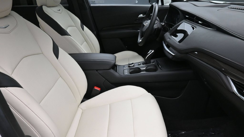 Certified 2023 Cadillac XT4 Sport FWD image 2