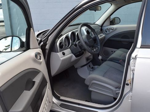 Used 2006 Chrysler PT Cruiser Touring FWD image 3