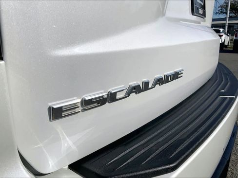 Used 2021 Cadillac Escalade ESV Premium Luxury w/ LPO, Illumination Package image 31