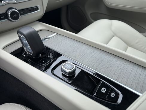 Certified 2023 Volvo XC60 B5 Plus w/ Climate Package AWD/4WD image 26