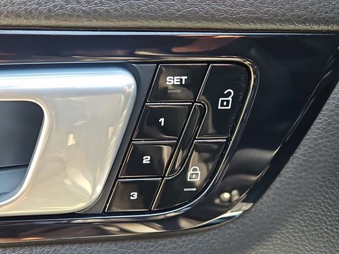 Used 2021 Porsche Cayenne AWD/4WD image 22