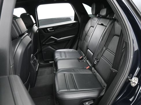 Certified 2022 Porsche Cayenne AWD/4WD image 25