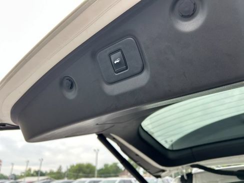 Used 2019 Nissan Pathfinder SL AWD/4WD image 14