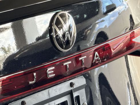 Used 2025 Volkswagen Jetta SE FWD image 10