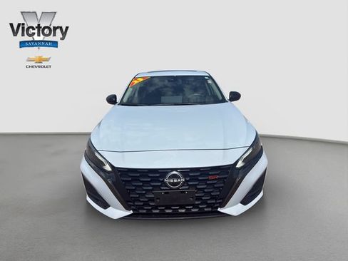 Used 2023 Nissan Altima 2.5 SR w/ SR Premium Package FWD image 2