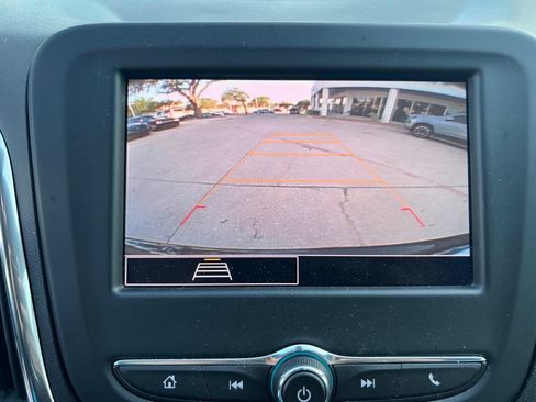 Used 2022 Chevrolet Equinox LS w/ Driver Confidence II Package FWD image 19