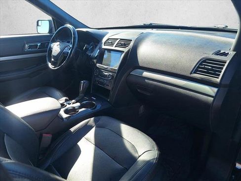 Used 2018 Ford Explorer XLT w/ Equipment Group 202A image 19