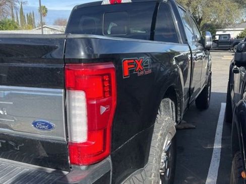 Certified 2017 Ford F250 Platinum w/ Platinum Ultimate Package image 9