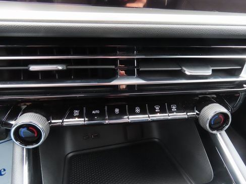 Used 2024 Chevrolet Traverse LS image 27