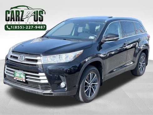 Used 2019 Toyota Highlander XLE image 1