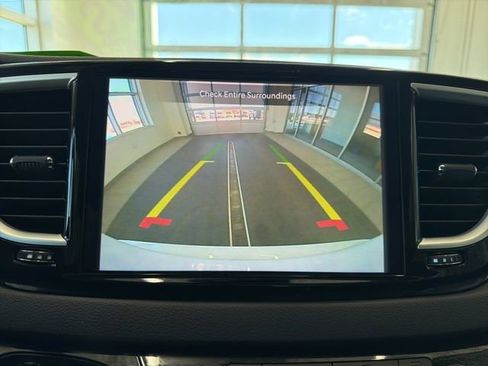 Used 2024 Chrysler Pacifica Touring-L image 27