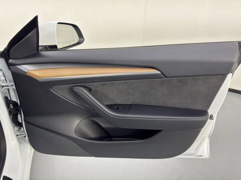 Used 2021 Tesla Model 3 Standard Range Plus image 44