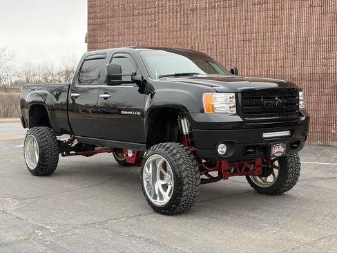 Used 2011 GMC Sierra 2500 Denali w/ Suspension Package, Off-Road image 1