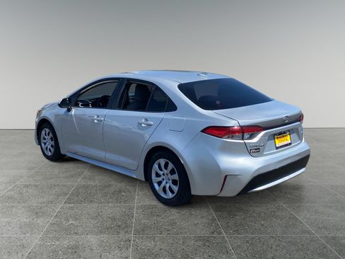 Used 2021 Toyota Corolla LE FWD image 3
