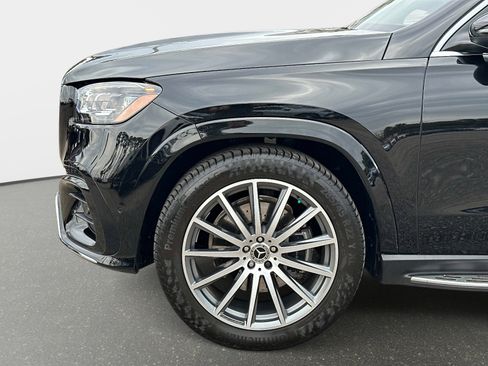 Used 2025 Mercedes-Benz GLS 580 4MATIC image 10