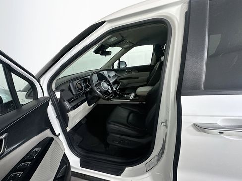 Used 2024 Kia Carnival LX image 13