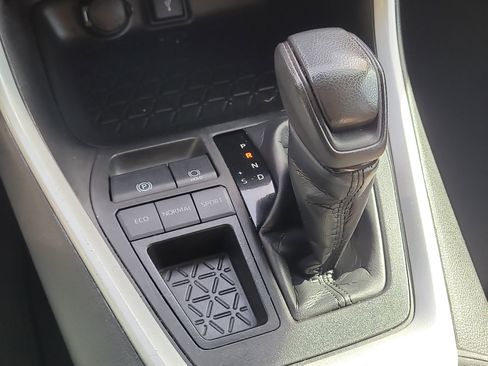 Certified 2022 Toyota RAV4 LE image 26