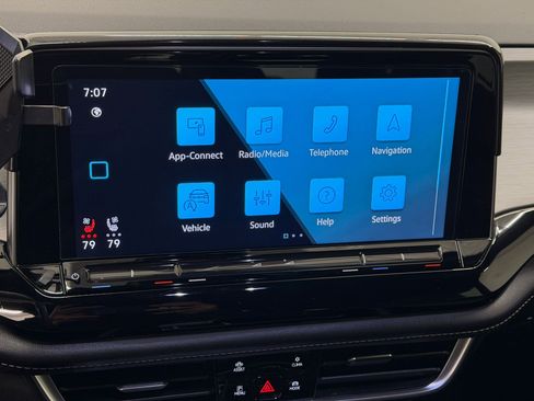 Used 2024 Volkswagen Atlas Cross Sport SE image 25