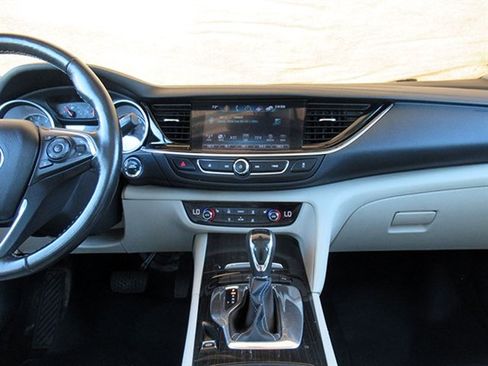 Used 2018 Buick Regal Essence w/ Driver Confidence Package #1 FWD image 21