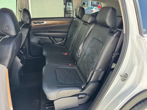 Used 2025 Volkswagen Atlas SE FWD image 21