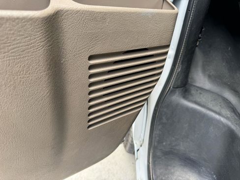 Used 2021 Chevrolet Express 2500 RWD image 16