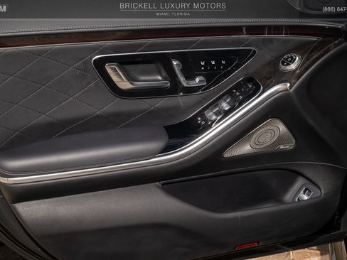 Used 2024 Mercedes-Benz S 580 4MATIC Sedan w/ AMG Line image 11