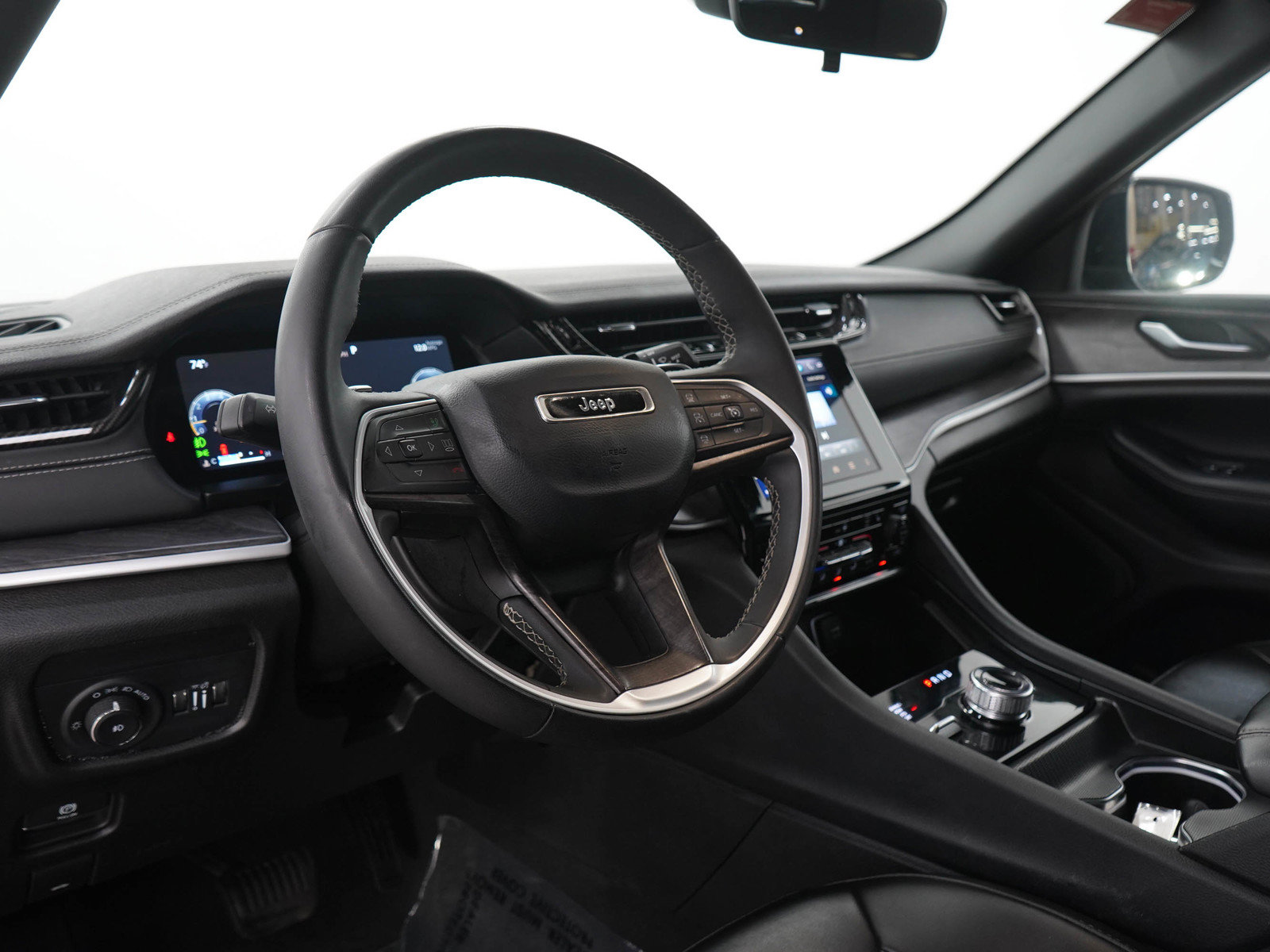 Used 2024 Jeep Grand Cherokee Limited AWD/4WD image 25