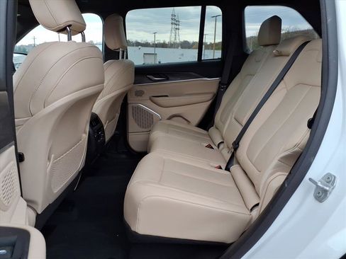 Certified 2023 Jeep Grand Cherokee Limited image 8