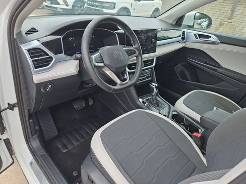 Used 2025 Volkswagen Taos SE AWD/4WD image 13